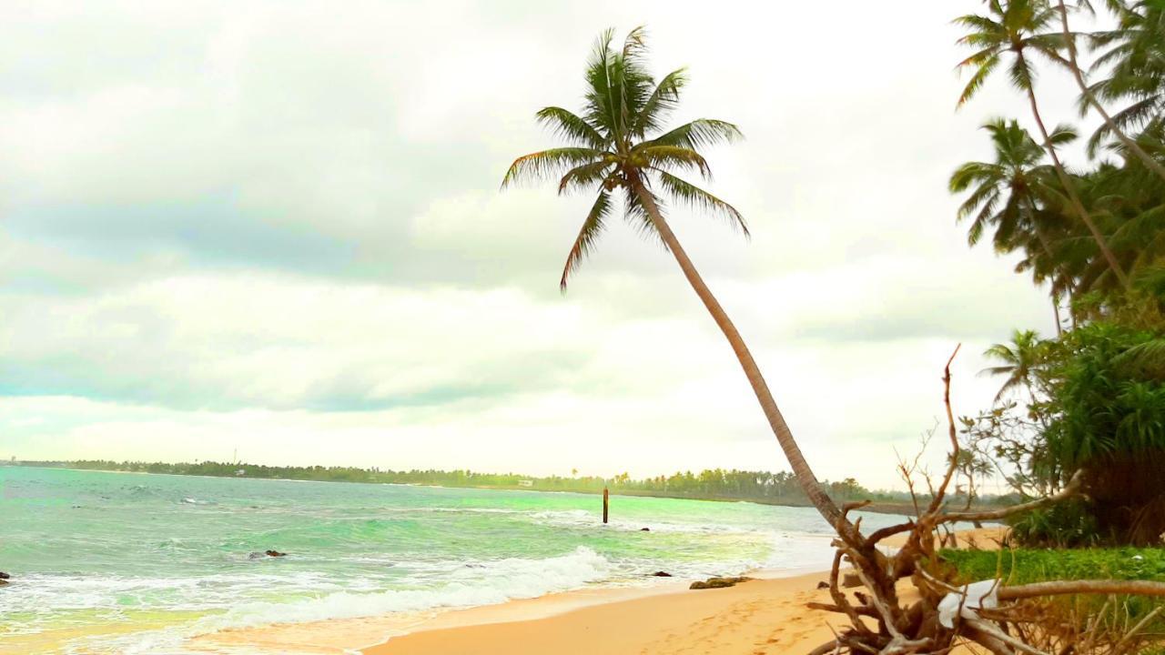 Akurala Beach Boutique Resort Exterior photo