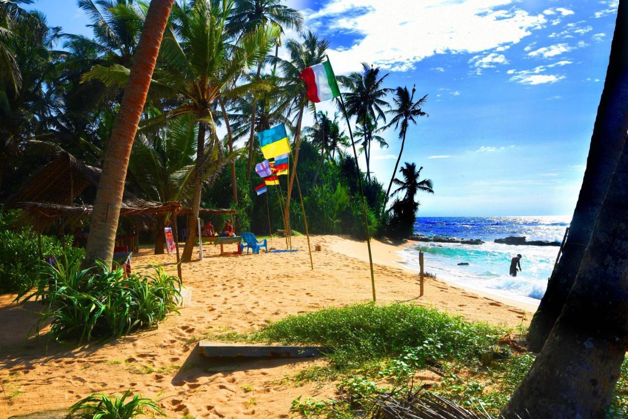 Akurala Beach Boutique Resort Exterior photo