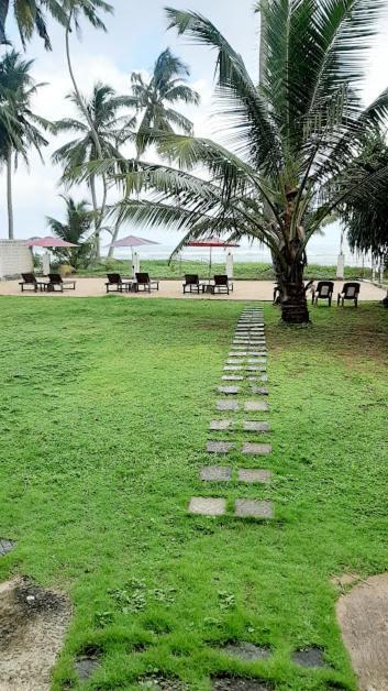 Akurala Beach Boutique Resort Exterior photo