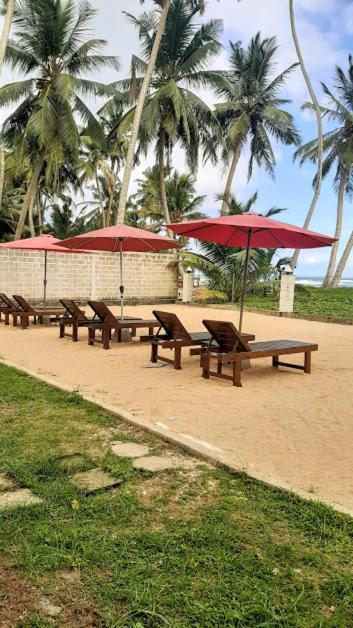 Akurala Beach Boutique Resort Exterior photo