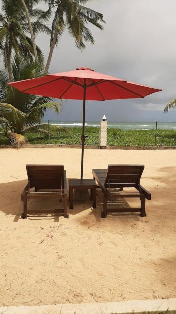 Akurala Beach Boutique Resort Exterior photo