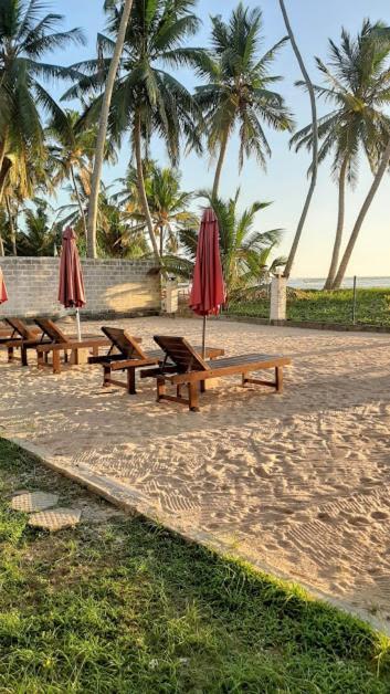Akurala Beach Boutique Resort Exterior photo